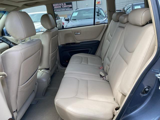 used 2002 Toyota Highlander car, priced at $7,499