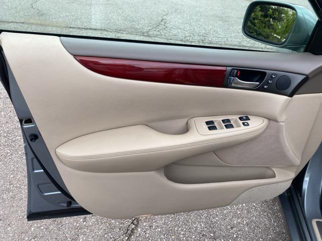 used 2002 Lexus ES 300 car, priced at $7,999