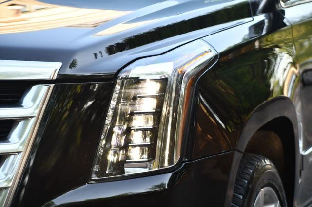 used 2020 Cadillac Escalade ESV car, priced at $39,995