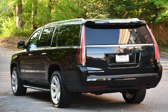 used 2020 Cadillac Escalade ESV car, priced at $39,995