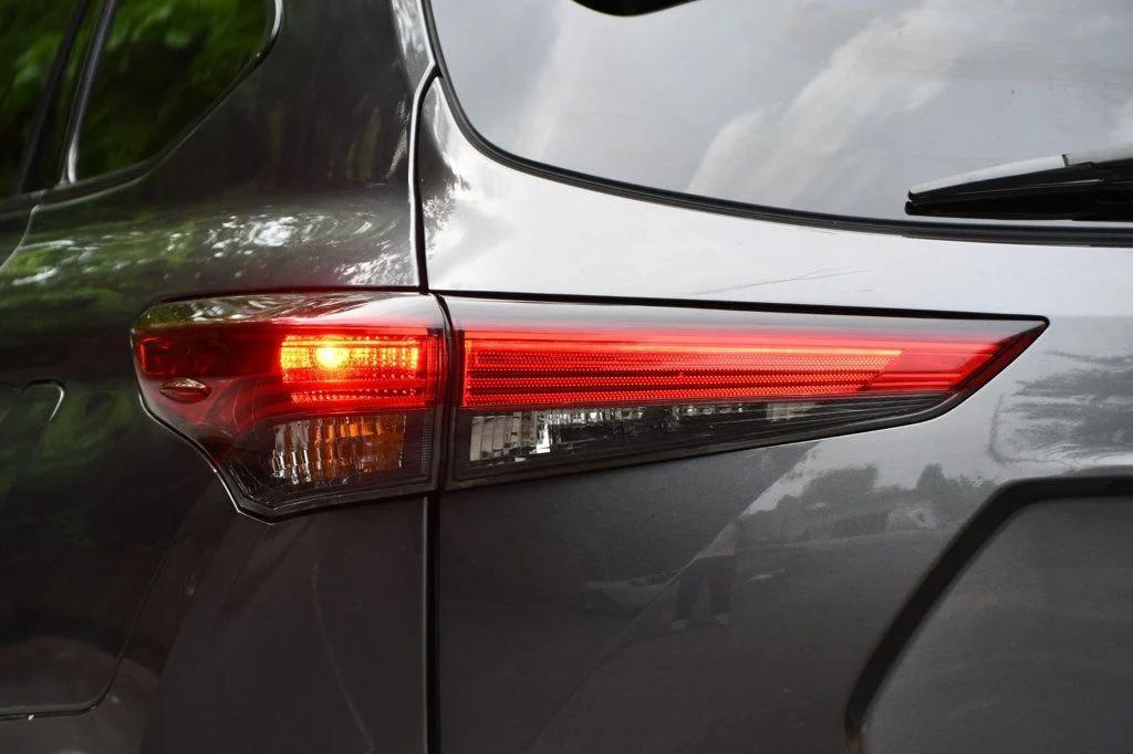 used 2021 Toyota Highlander car, priced at $27,495