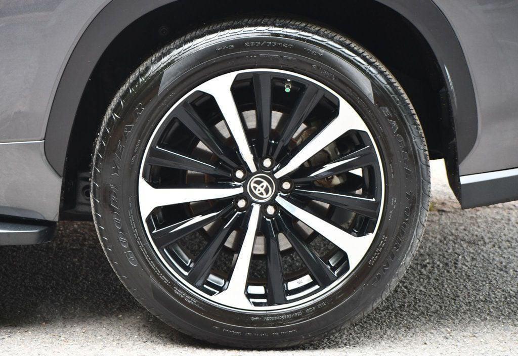 used 2021 Toyota Highlander car, priced at $27,495