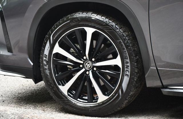 used 2021 Toyota Highlander car, priced at $31,995