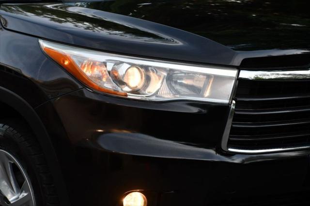 used 2015 Toyota Highlander Hybrid car, priced at $21,995