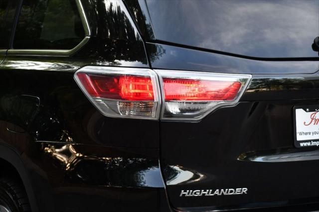 used 2015 Toyota Highlander Hybrid car, priced at $21,995