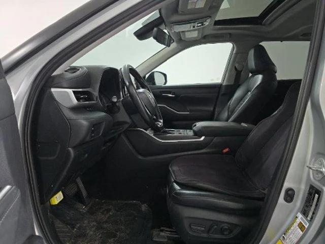 used 2020 Toyota Highlander car, priced at $24,995