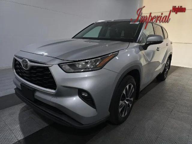 used 2020 Toyota Highlander car, priced at $24,995
