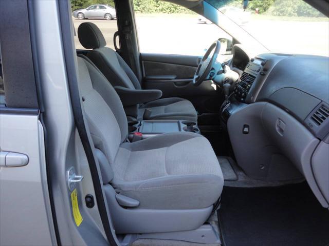 used 2007 Toyota Sienna car, priced at $5,499