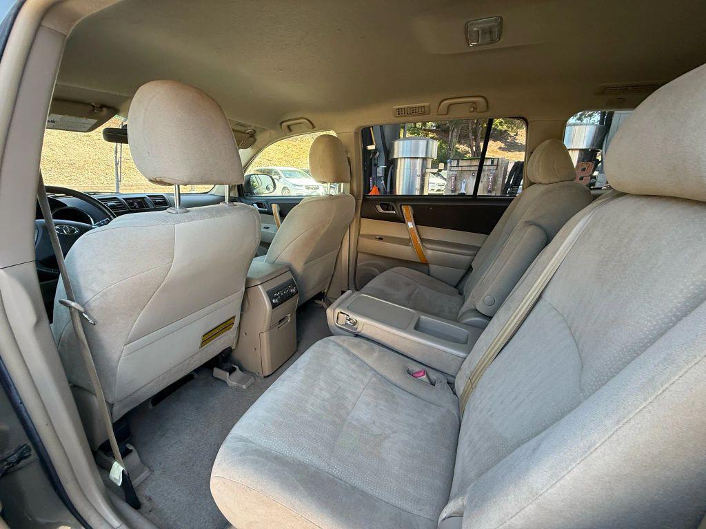used 2008 Toyota Highlander Hybrid car, priced at $8,499