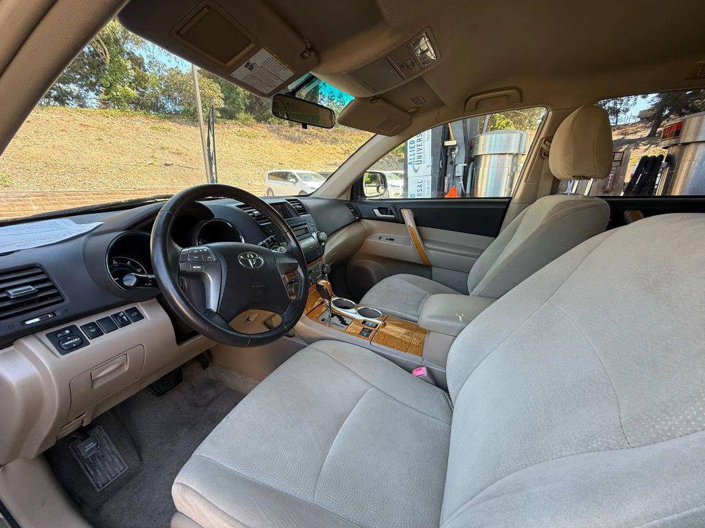 used 2008 Toyota Highlander Hybrid car, priced at $8,499