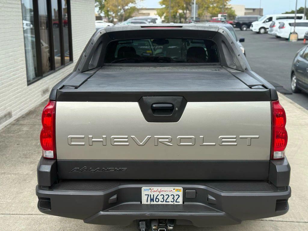 used 2003 Chevrolet Avalanche car, priced at $10,999