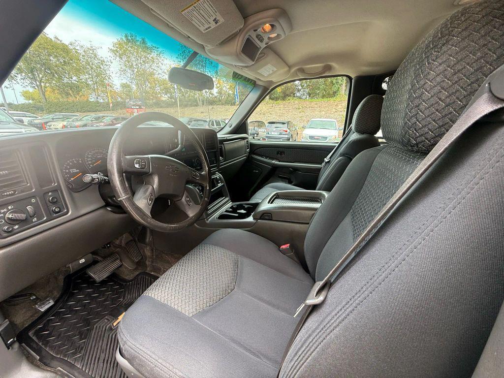 used 2003 Chevrolet Avalanche car, priced at $10,999