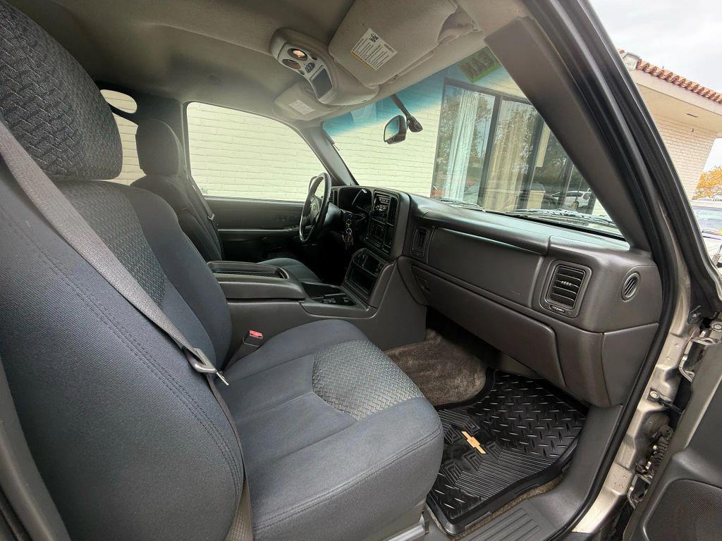 used 2003 Chevrolet Avalanche car, priced at $10,999