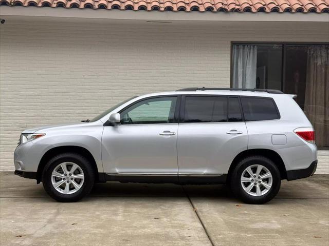 used 2012 Toyota Highlander car, priced at $13,999