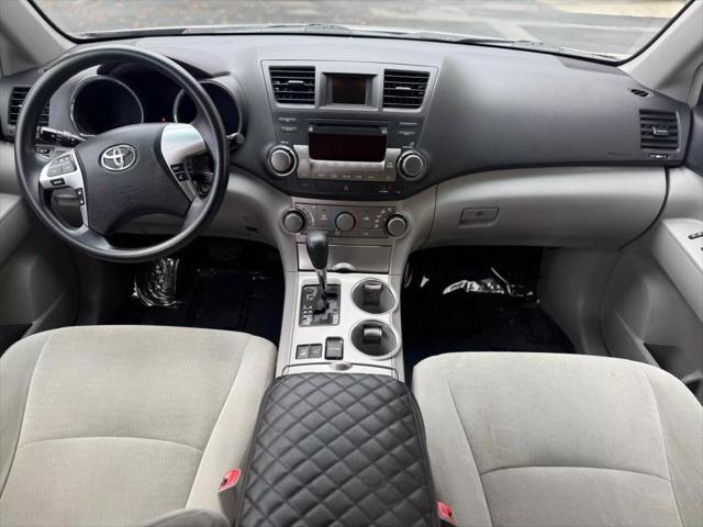 used 2012 Toyota Highlander car, priced at $13,999