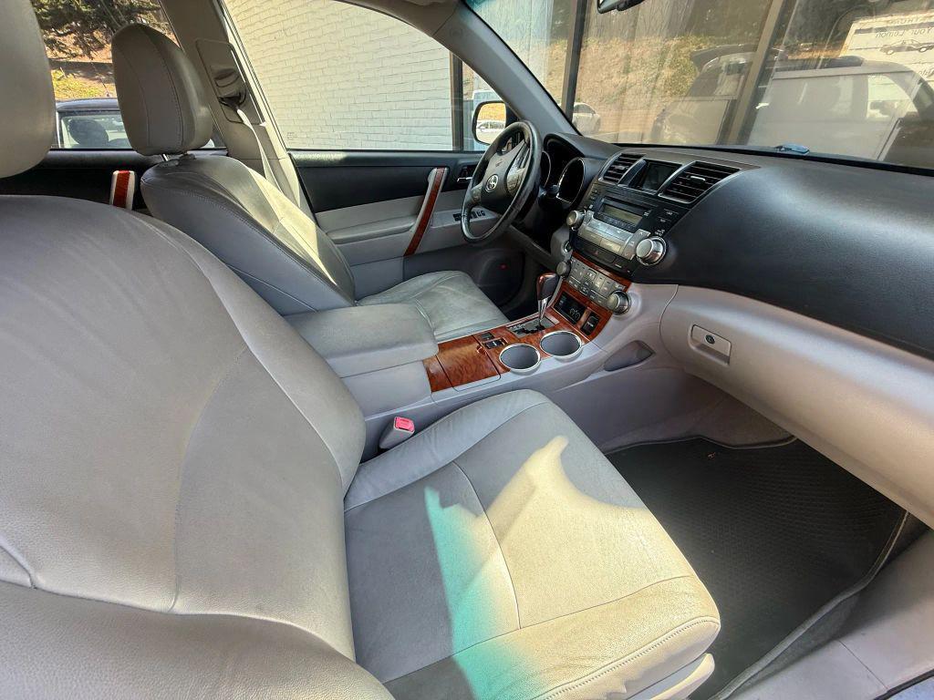 used 2009 Toyota Highlander car, priced at $8,999