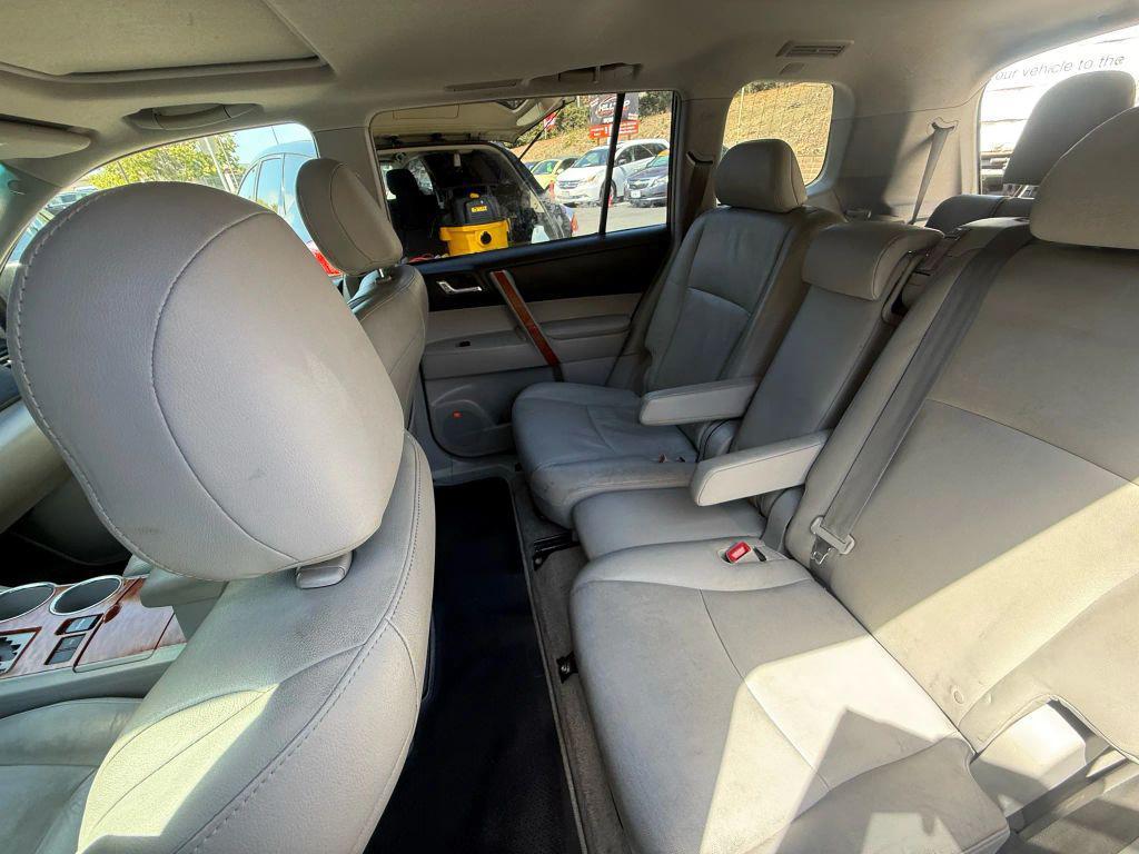 used 2009 Toyota Highlander car, priced at $8,999