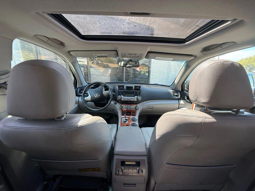 used 2009 Toyota Highlander car, priced at $8,999