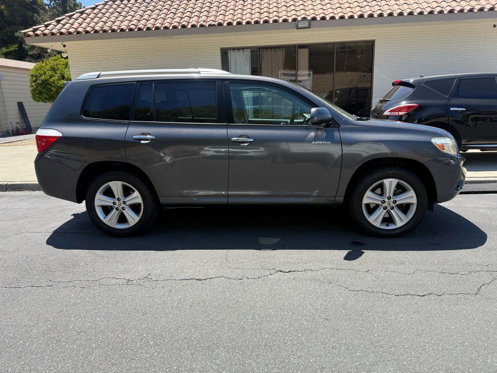 used 2009 Toyota Highlander car, priced at $8,999