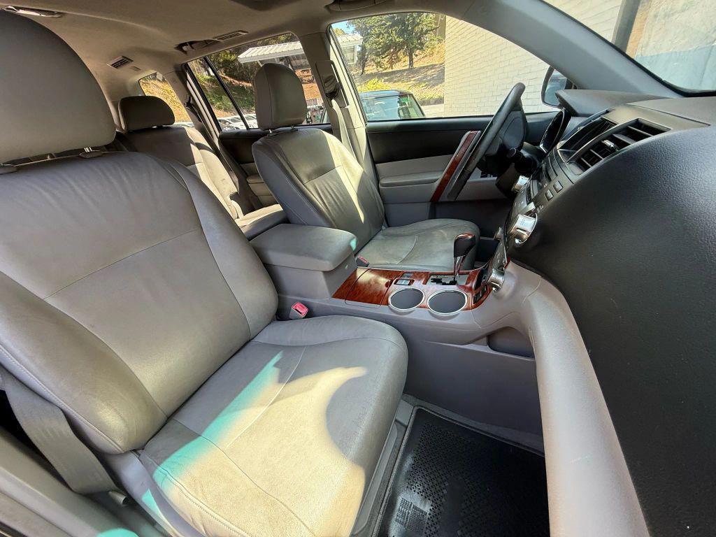 used 2009 Toyota Highlander car, priced at $8,999