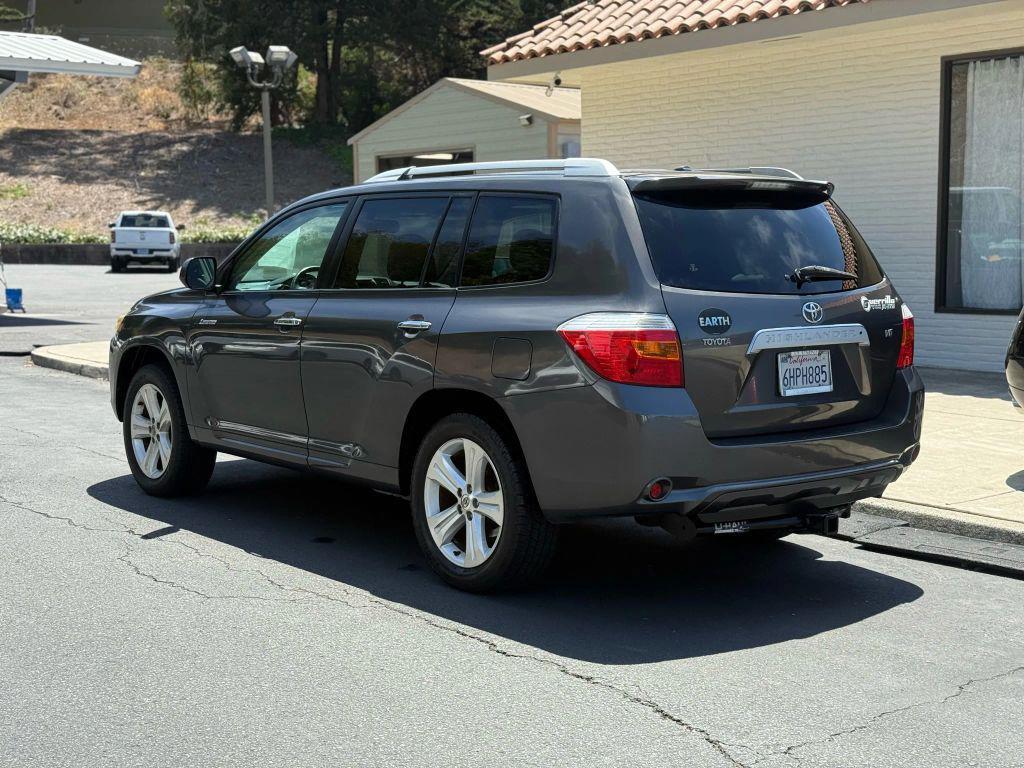 used 2009 Toyota Highlander car, priced at $8,999