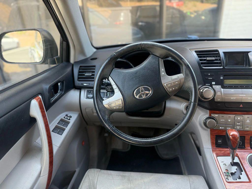 used 2009 Toyota Highlander car, priced at $8,999