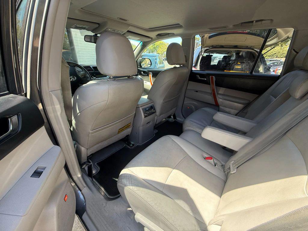 used 2009 Toyota Highlander car, priced at $8,999