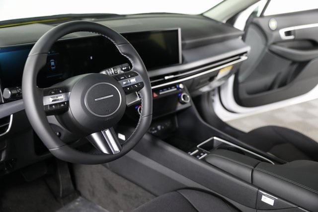 new 2025 Hyundai Sonata Hybrid car, priced at $33,141