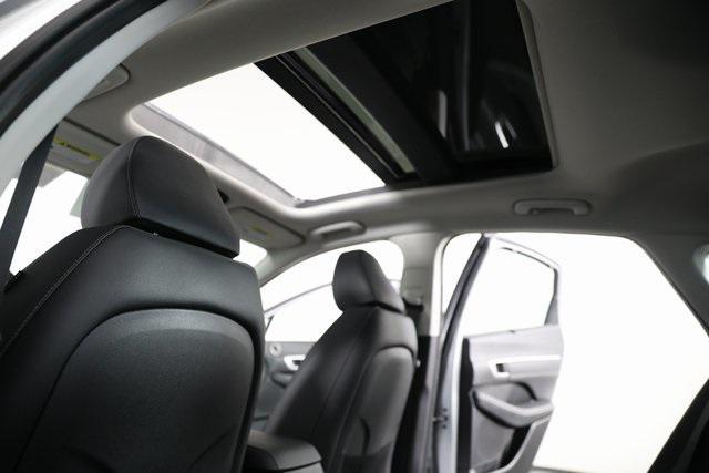 new 2025 Hyundai Sonata Hybrid car, priced at $3,881,150
