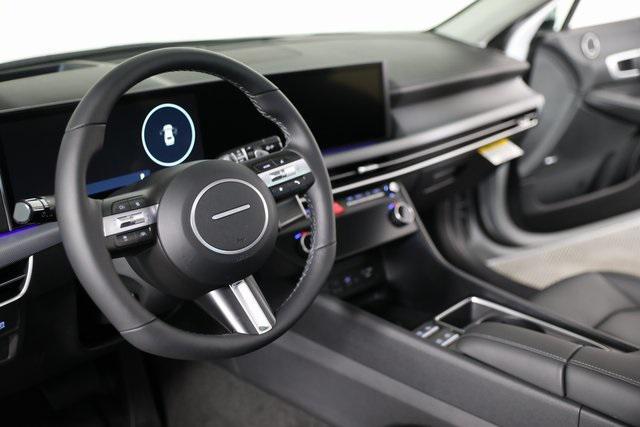 new 2025 Hyundai Sonata Hybrid car, priced at $3,881,150