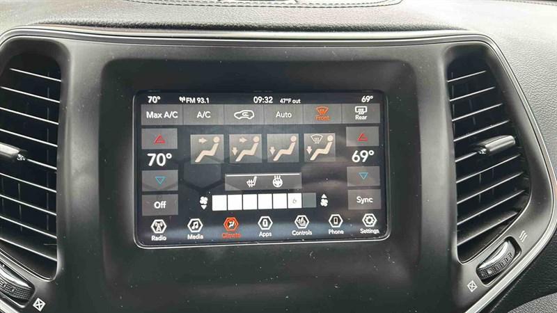 used 2019 Jeep Cherokee car, priced at $16,995