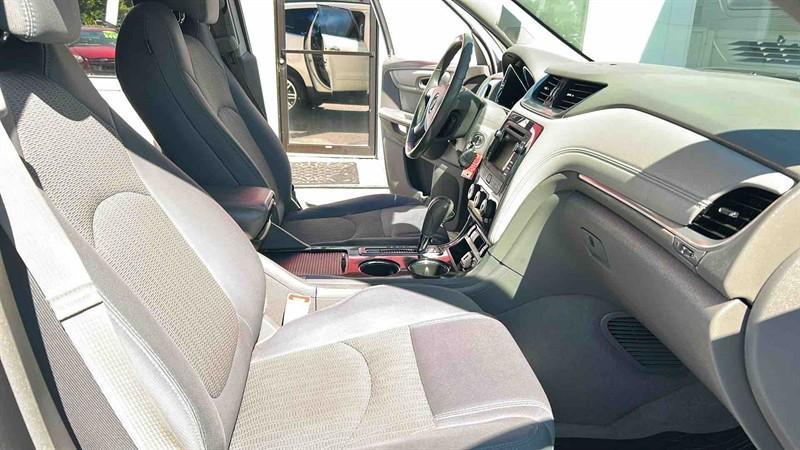 used 2015 Chevrolet Traverse car, priced at $10,995