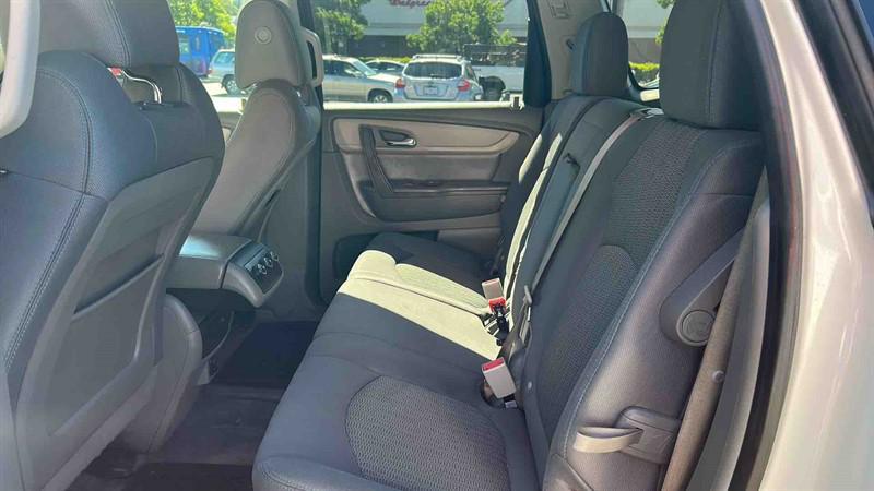 used 2015 Chevrolet Traverse car, priced at $10,995