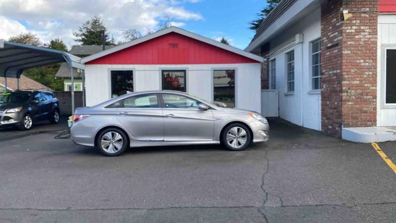 used 2013 Hyundai Sonata Hybrid car, priced at $10,995