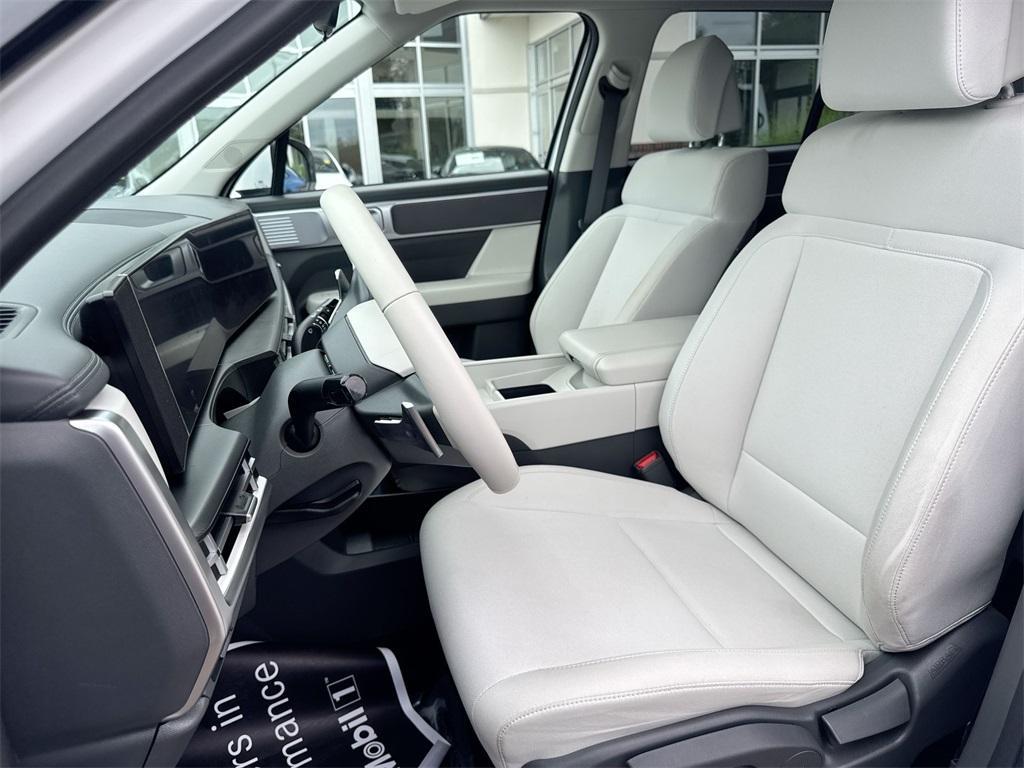 used 2024 Hyundai Santa Fe car, priced at $29,985