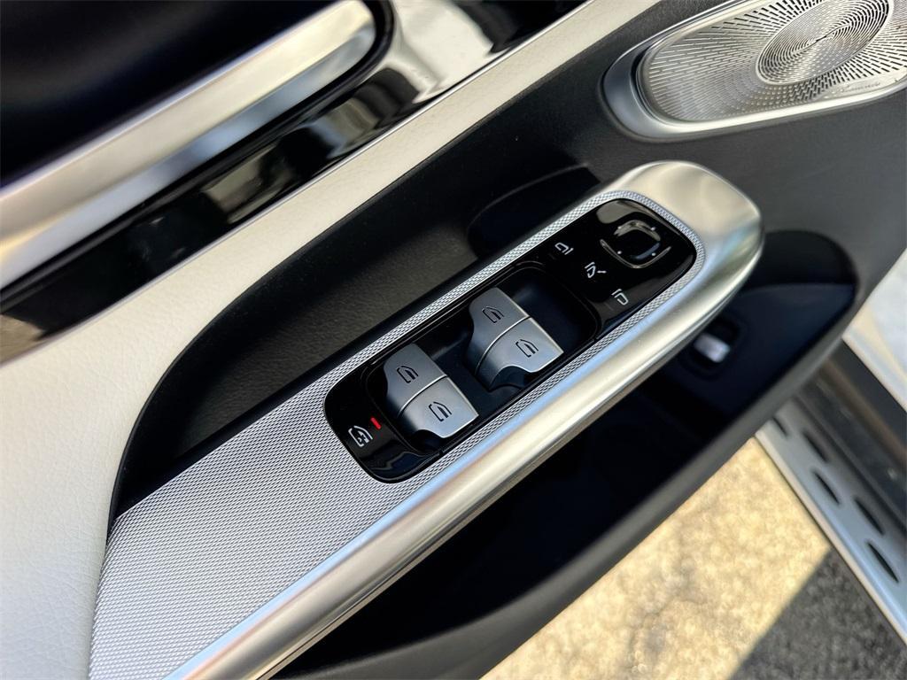 new 2025 Mercedes-Benz GLC 300 car, priced at $61,995