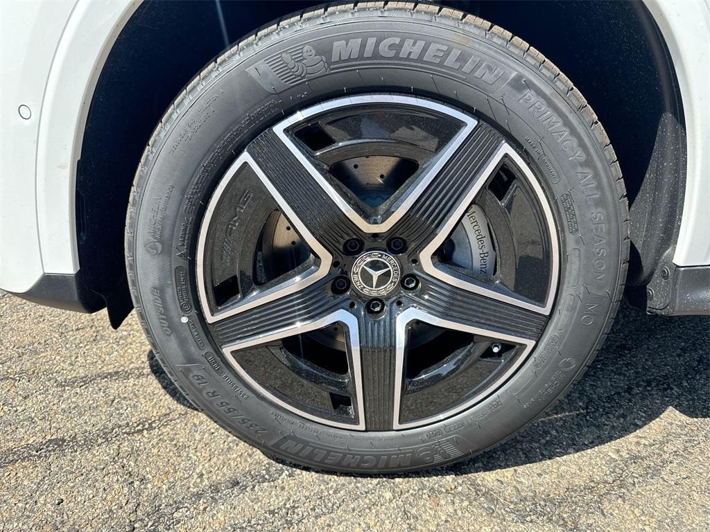 new 2025 Mercedes-Benz GLC 300 car, priced at $61,995