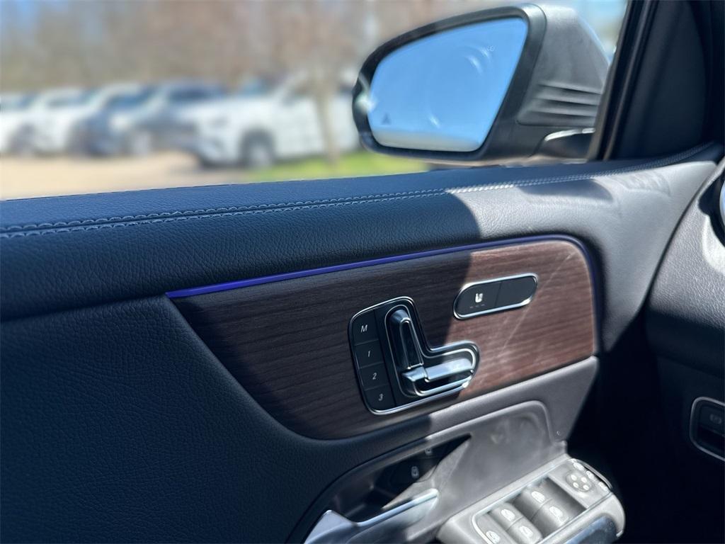 new 2025 Mercedes-Benz GLB 250 car, priced at $54,760