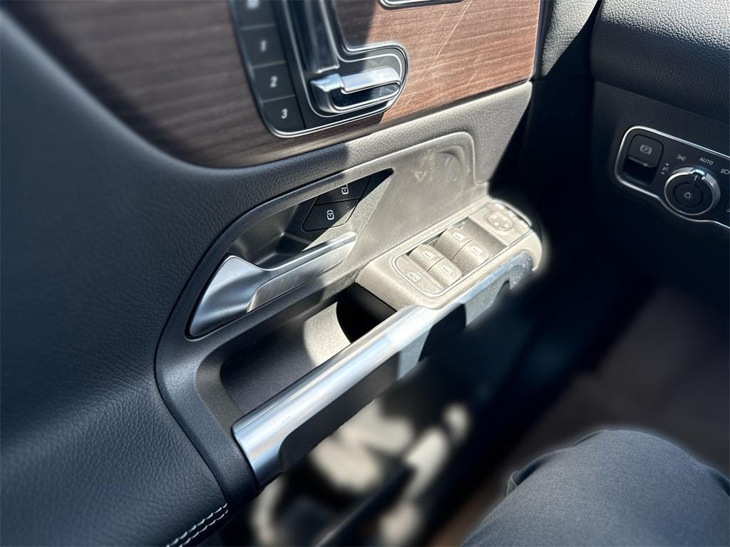 new 2025 Mercedes-Benz GLB 250 car, priced at $54,760