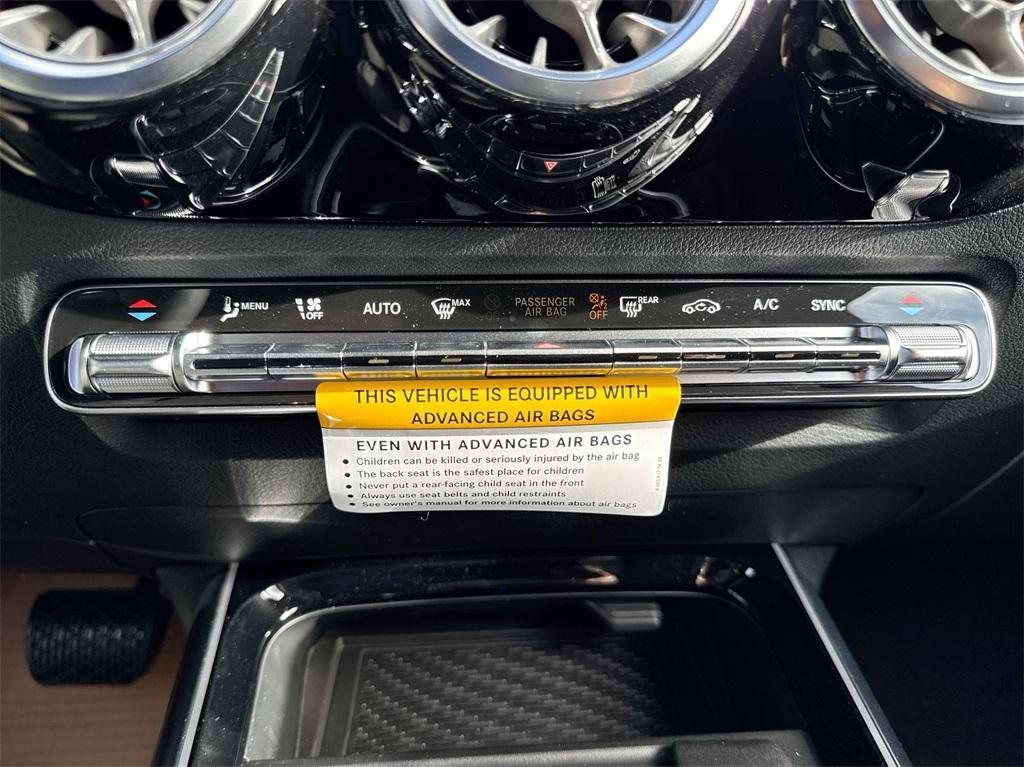 new 2025 Mercedes-Benz GLA 250 car, priced at $52,100