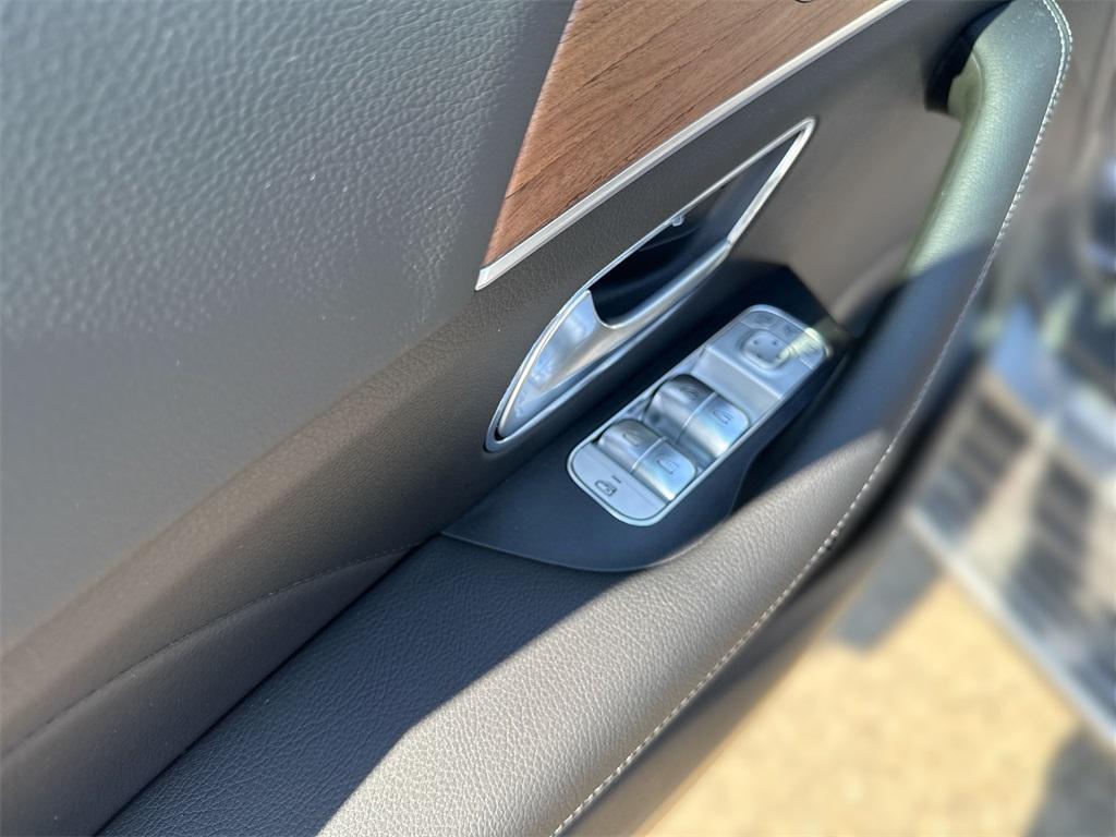 new 2025 Mercedes-Benz GLS 450 car, priced at $97,785