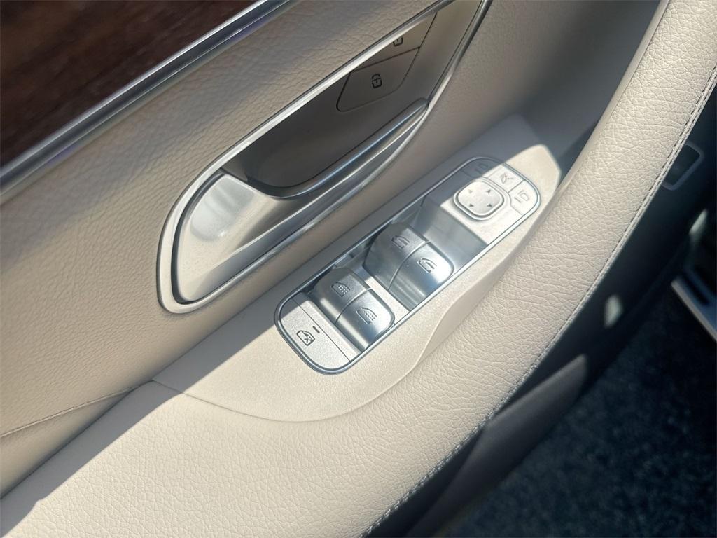 new 2025 Mercedes-Benz GLS 450 car, priced at $105,880