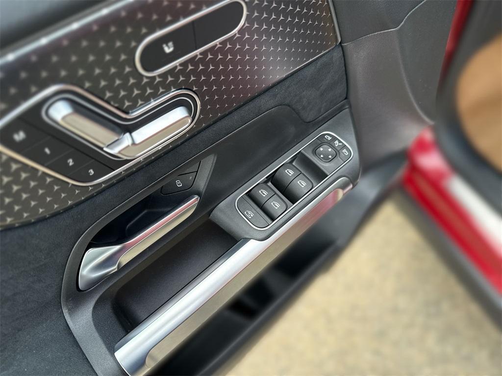 new 2026 Mercedes-Benz GLB 250 car, priced at $59,890