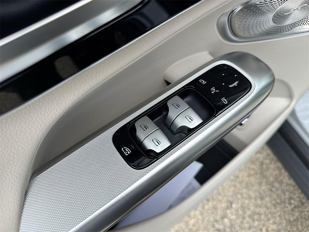 new 2025 Mercedes-Benz GLC 300 car, priced at $60,885