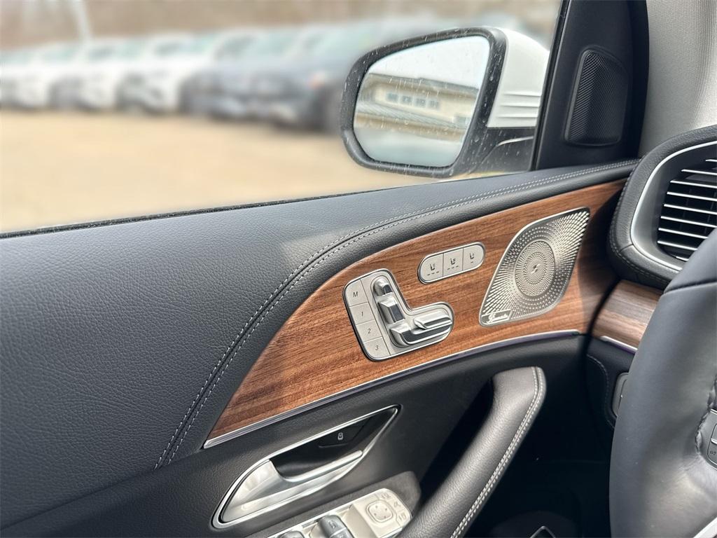 new 2025 Mercedes-Benz GLE 450 car, priced at $87,640
