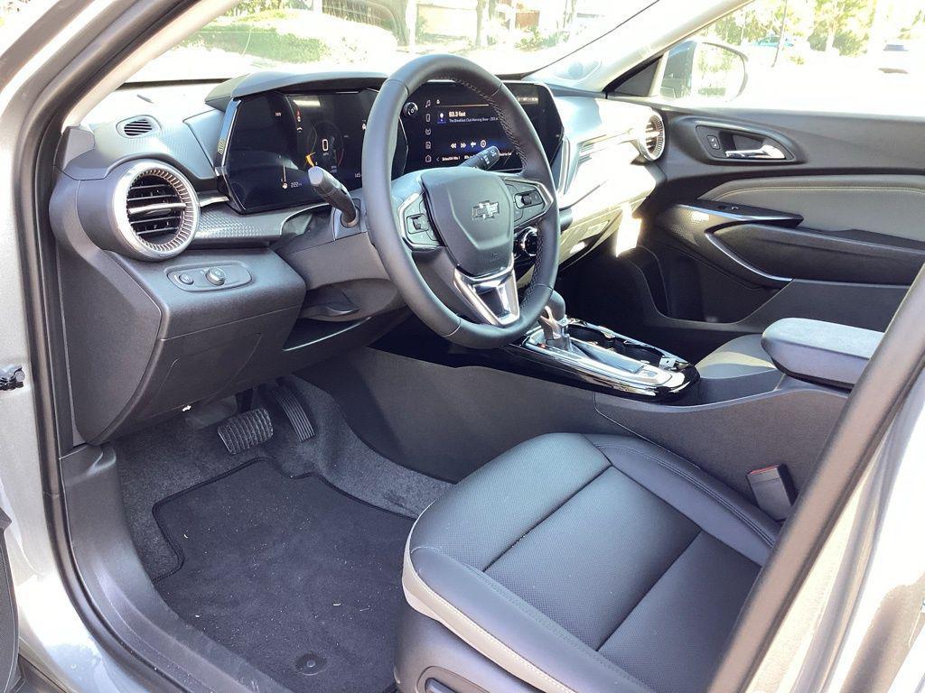 new 2025 Chevrolet Trax car, priced at $25,928