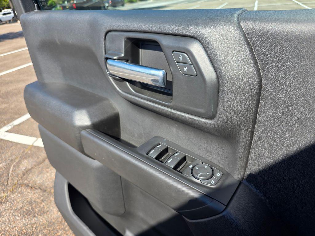 new 2025 Chevrolet Silverado 1500 car, priced at $35,136