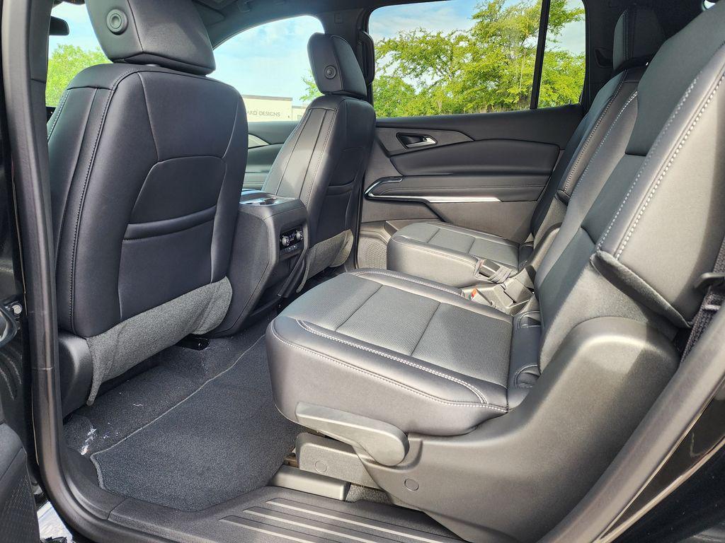 new 2025 Chevrolet Traverse car, priced at $41,899