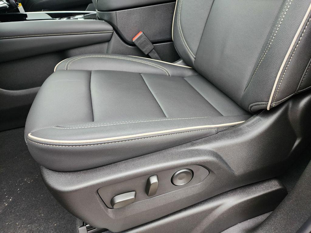 new 2025 Chevrolet Suburban car, priced at $74,999