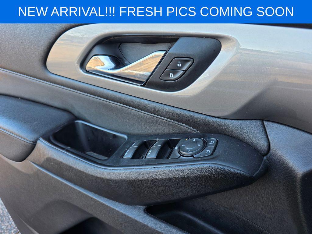 used 2023 Chevrolet Traverse car, priced at $27,347